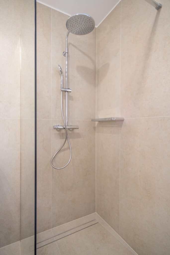 Mieszkanie z garażem i komórką lokatorską - zdjęcie 11