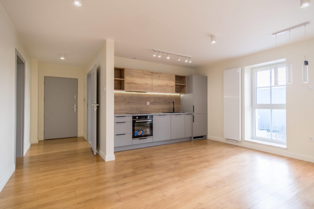 Mieszkanie z garażem i komórką lokatorską - zdjęcie 3