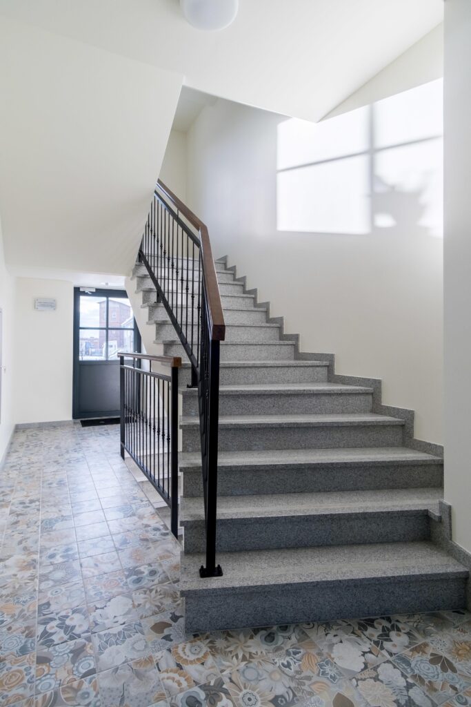 Mieszkanie z garażem i komórką lokatorską - zdjęcie 30