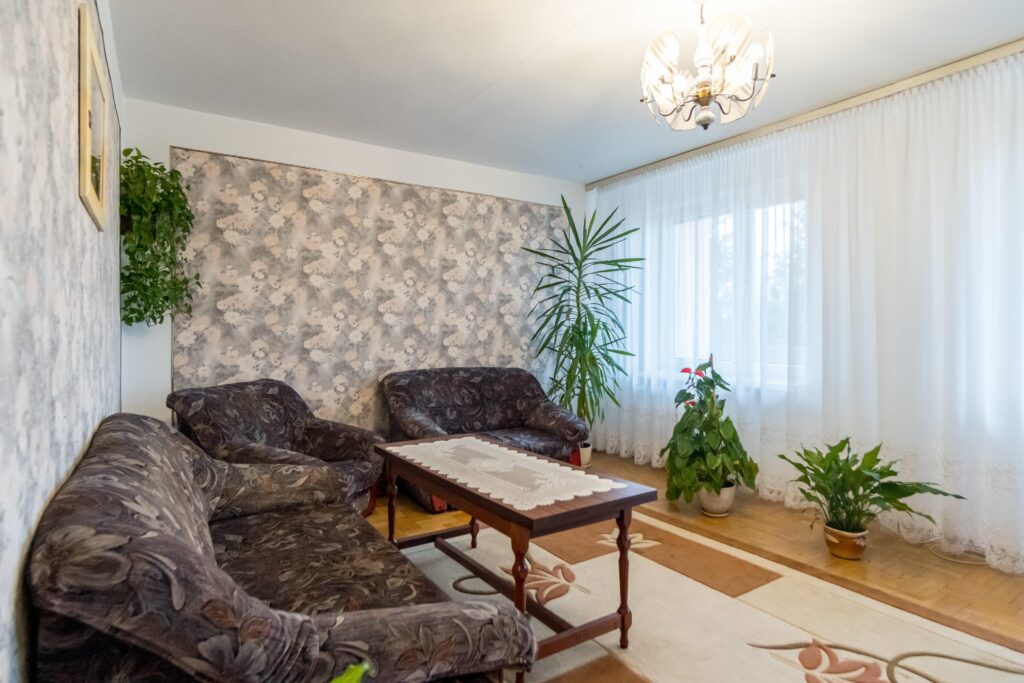 Czteropokojowe mieszkanie z balkonem - zdjęcie 1