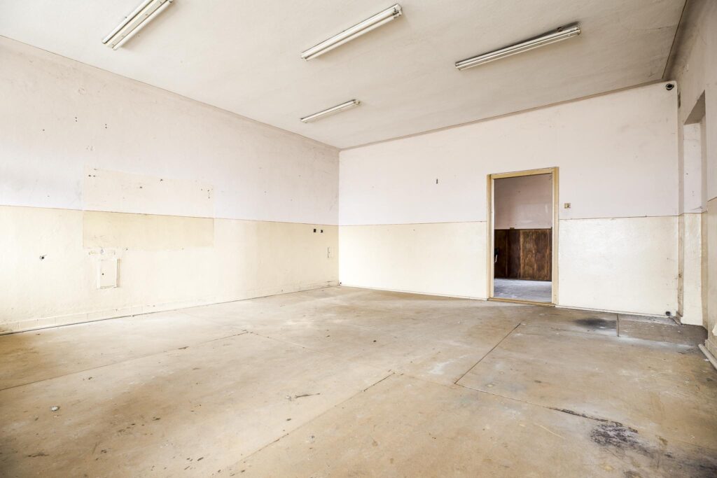 Budynek komercyjny Kamionka Górna, pow. niżański - zdjęcie 11