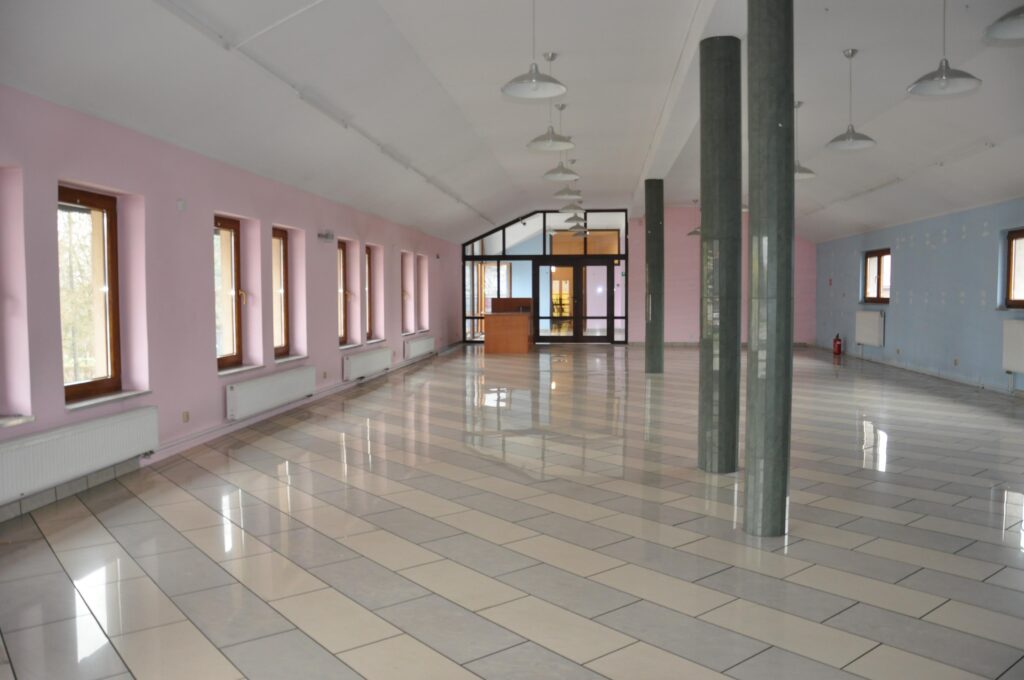 Powierzchnia usługowa w bardzo dobrej lokalizacji - zdjęcie 4