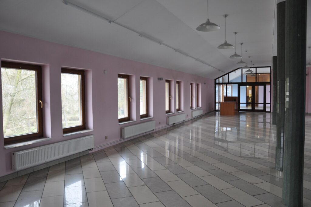 Powierzchnia usługowa w bardzo dobrej lokalizacji - zdjęcie 2