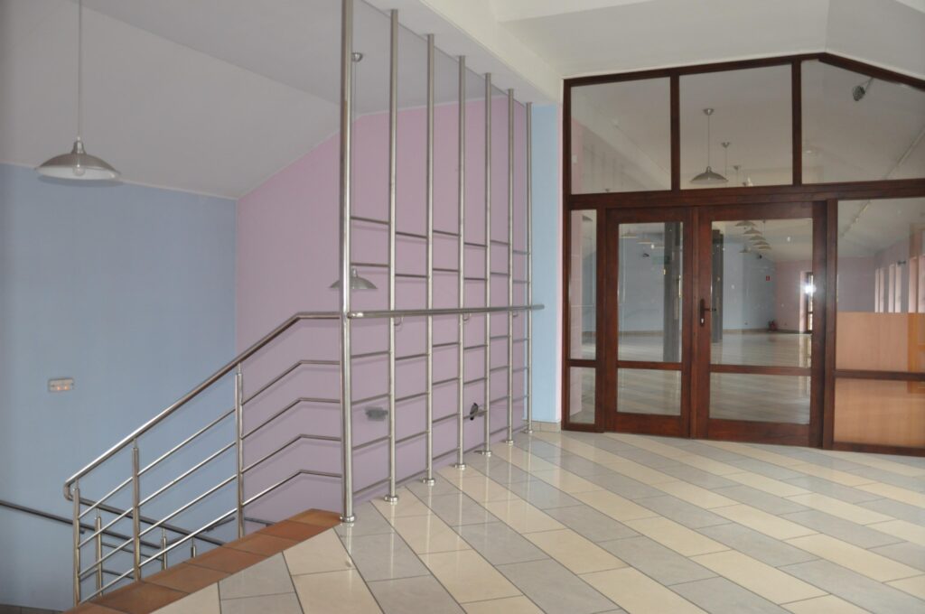 Powierzchnia usługowa w bardzo dobrej lokalizacji - zdjęcie 5