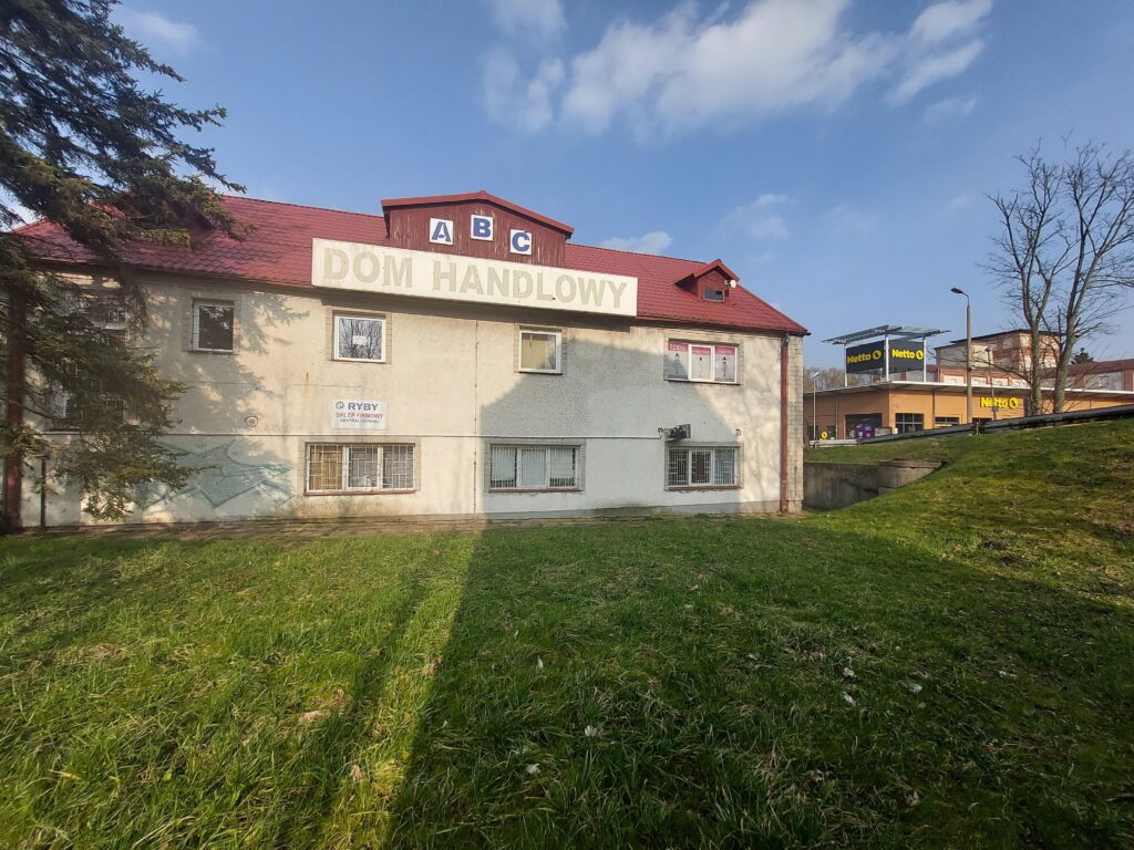 Budynek handlowo -usługowy w Sztumie. - zdjęcie 1