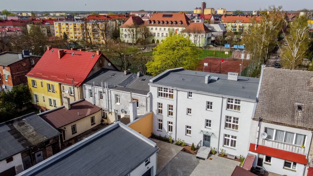 Mieszkanie z garażem i komórką lokatorską - zdjęcie 34