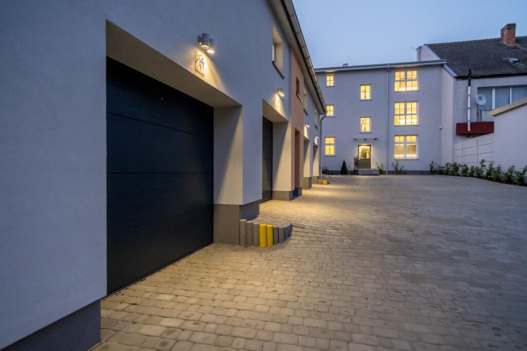 Mieszkanie z garażem i komórką lokatorską - zdjęcie 35