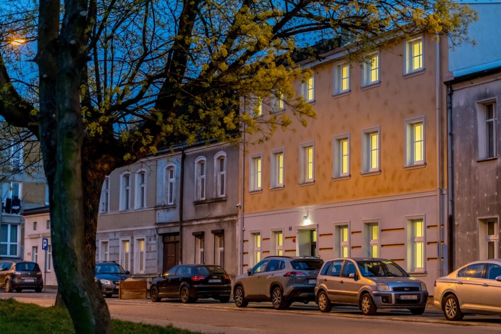 Mieszkanie z garażem i komórką lokatorską - zdjęcie 37