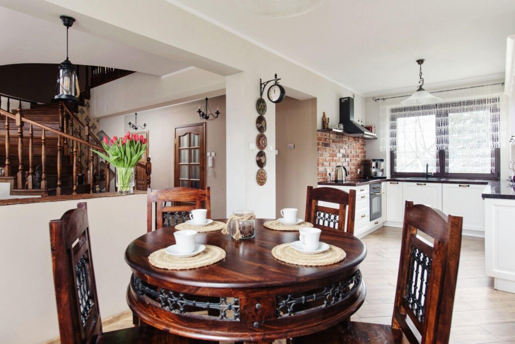 Bez prowizji-rozkładowy dom w świetnej lokalizacji - zdjęcie 1