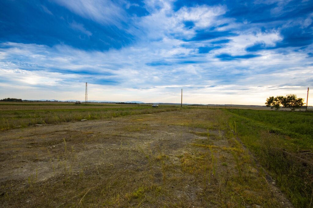 Duża działka z domem -wiele możliwości użytkowania - zdjęcie 13