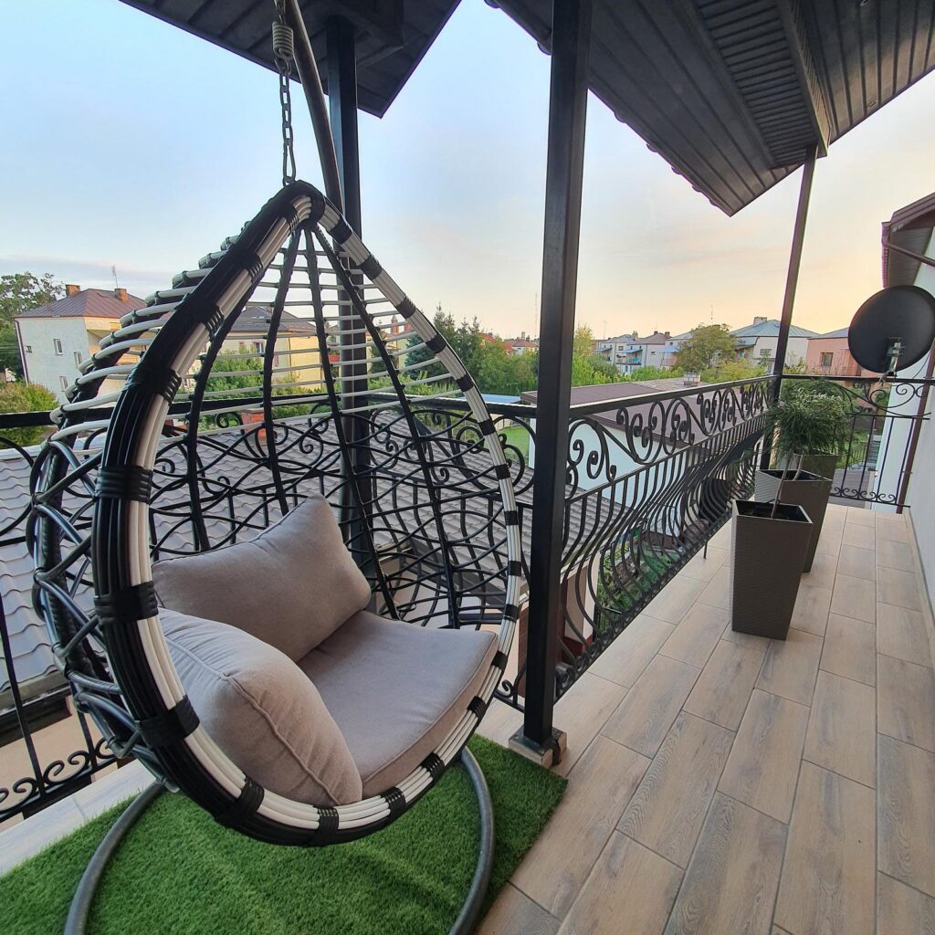 Komfortowy dom w atrakcyjnej okolicy - zdjęcie 12