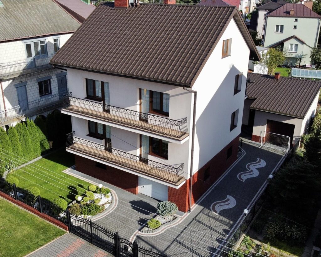 Komfortowy dom w atrakcyjnej okolicy - zdjęcie 14