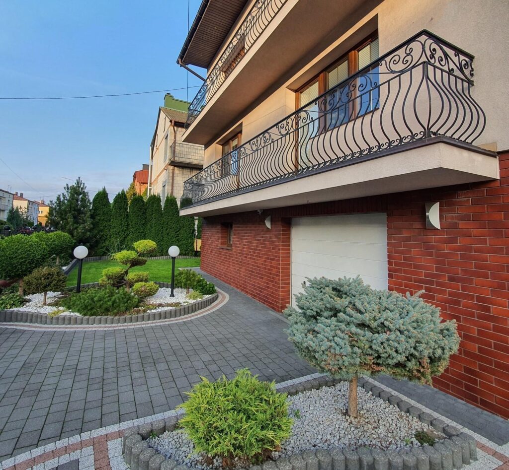 Komfortowy dom w atrakcyjnej okolicy - zdjęcie 17