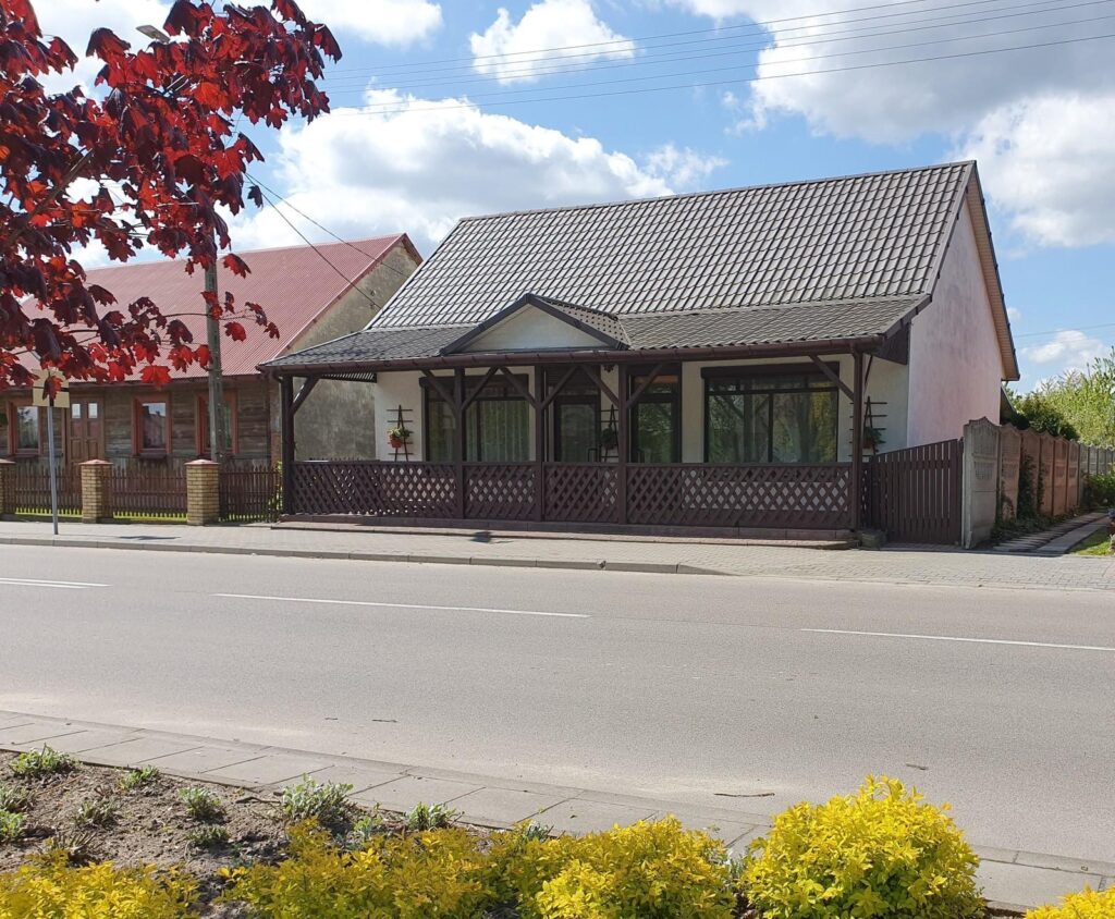 Dom w centrum Łomaz z tarasem - zdjęcie 2