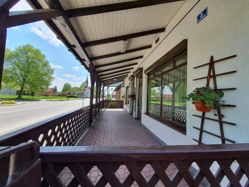 Dom w centrum Łomaz z tarasem - zdjęcie 5