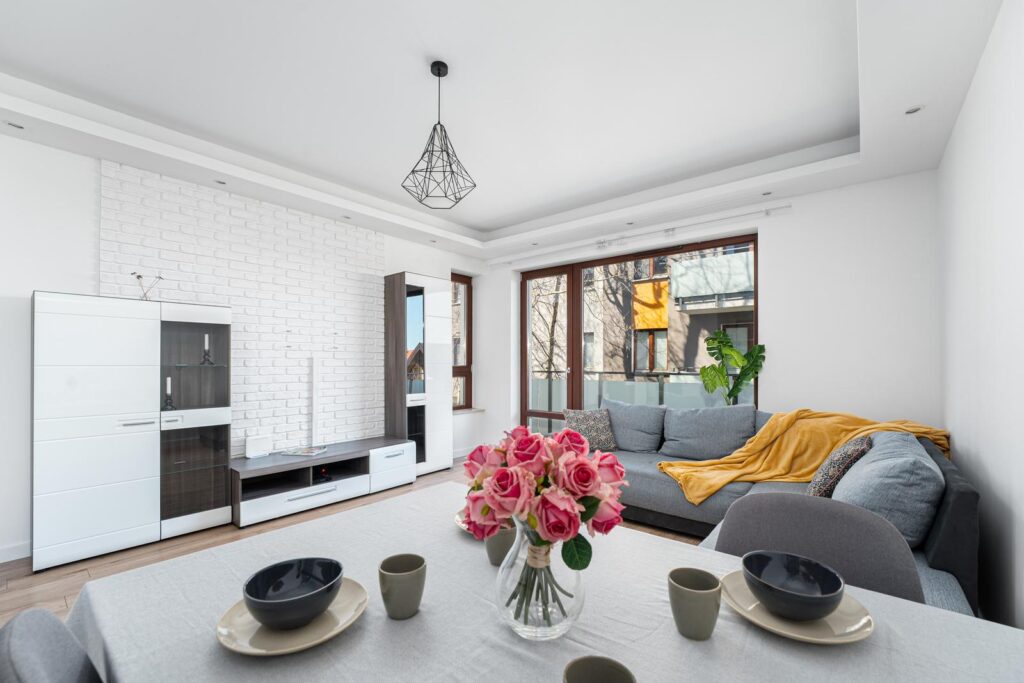 REZERWACJA 3 pokojowe mieszkanie z własnym garażem - zdjęcie 1