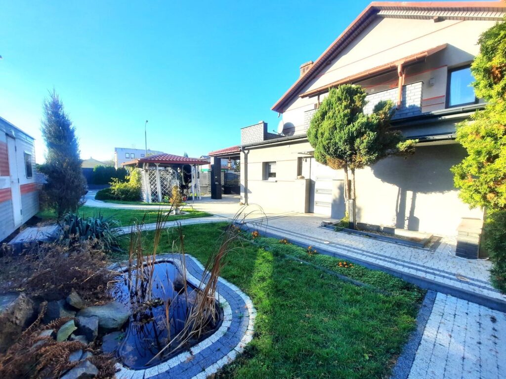 Dom z częściową użytkową Al. Jana Pawła II - zdjęcie 7