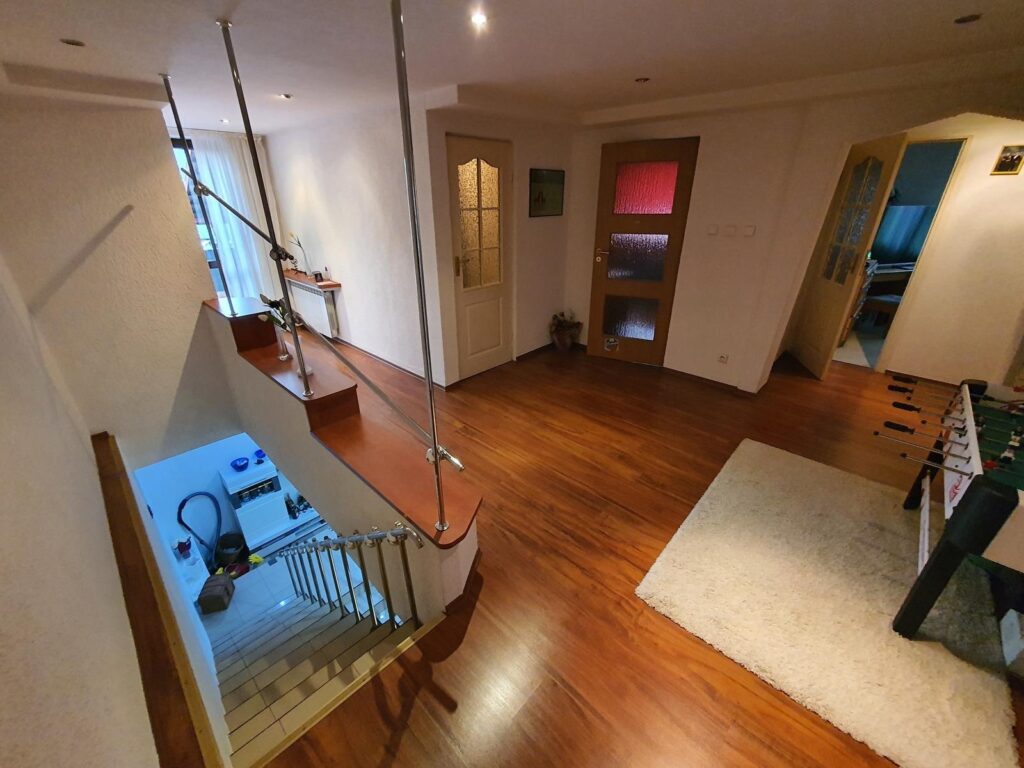 Dom z częściową użytkową Al. Jana Pawła II - zdjęcie 12