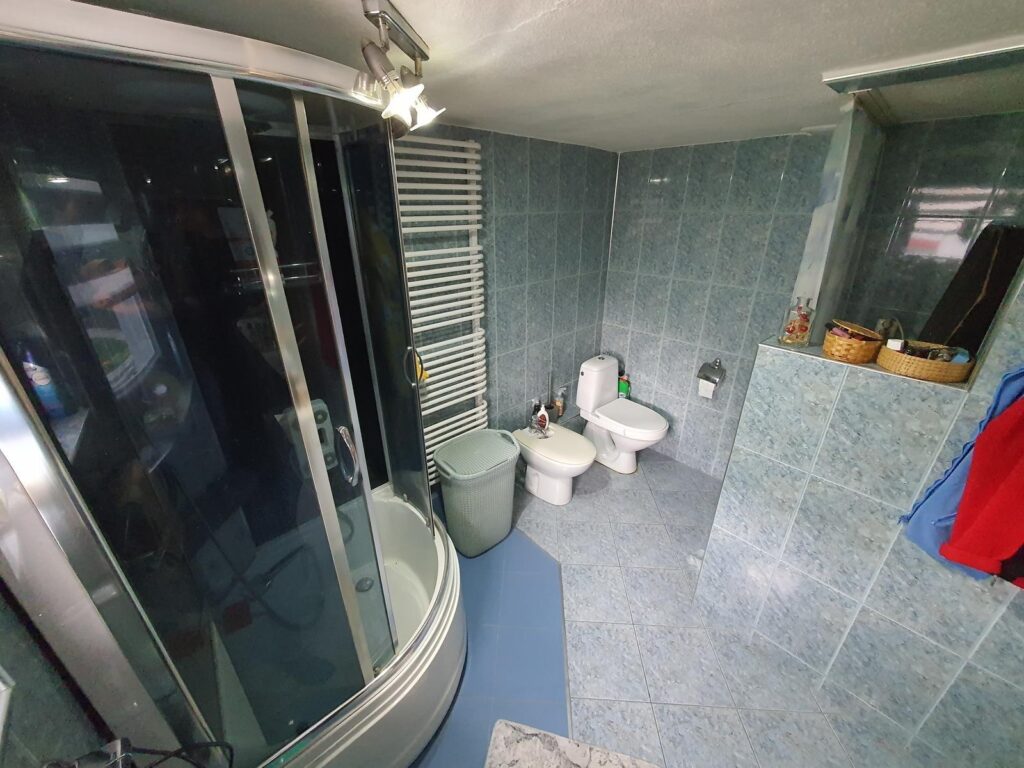 Dom z częściową użytkową Al. Jana Pawła II - zdjęcie 16