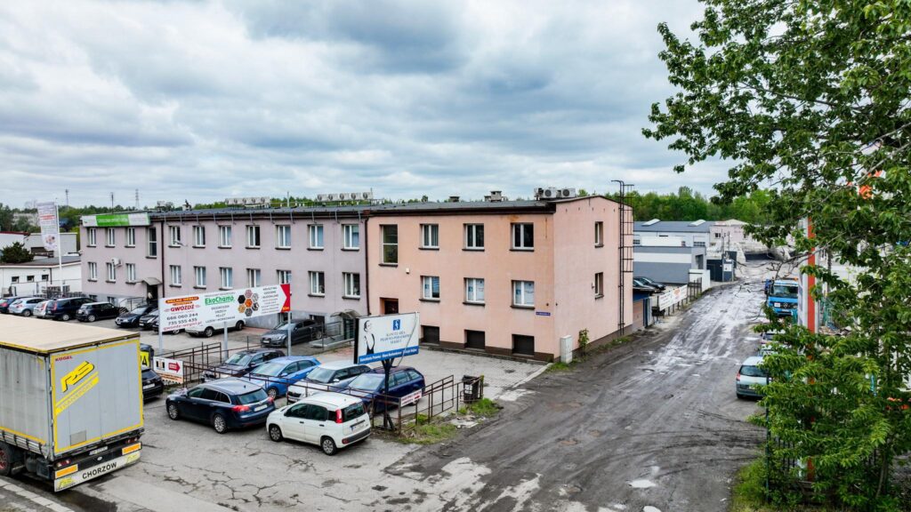 Doskonale skomunikowana nieruchomość komercyjna - zdjęcie 1