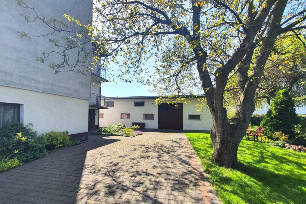 Dom na sprzedaż z działką inwestycyjną - zdjęcie 12