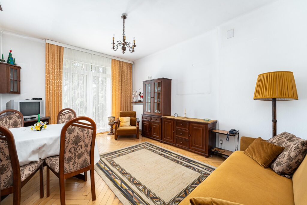 REZERWACJA 2 pokoje w kamienicy - zdjęcie 1