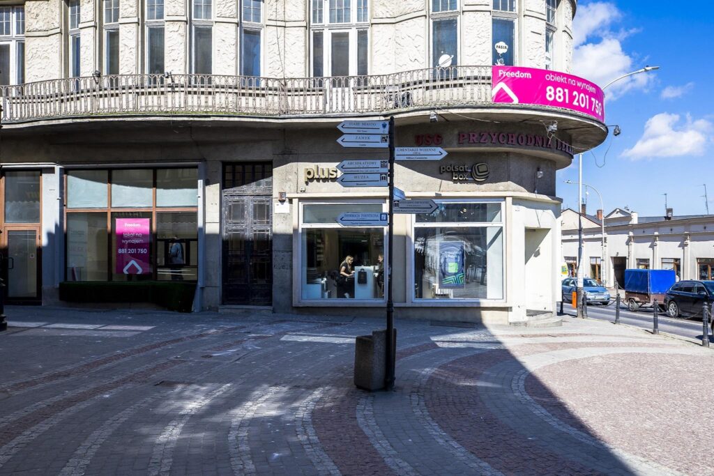 Lokal na parterze kamienicy w centrum na wynajem - zdjęcie 1