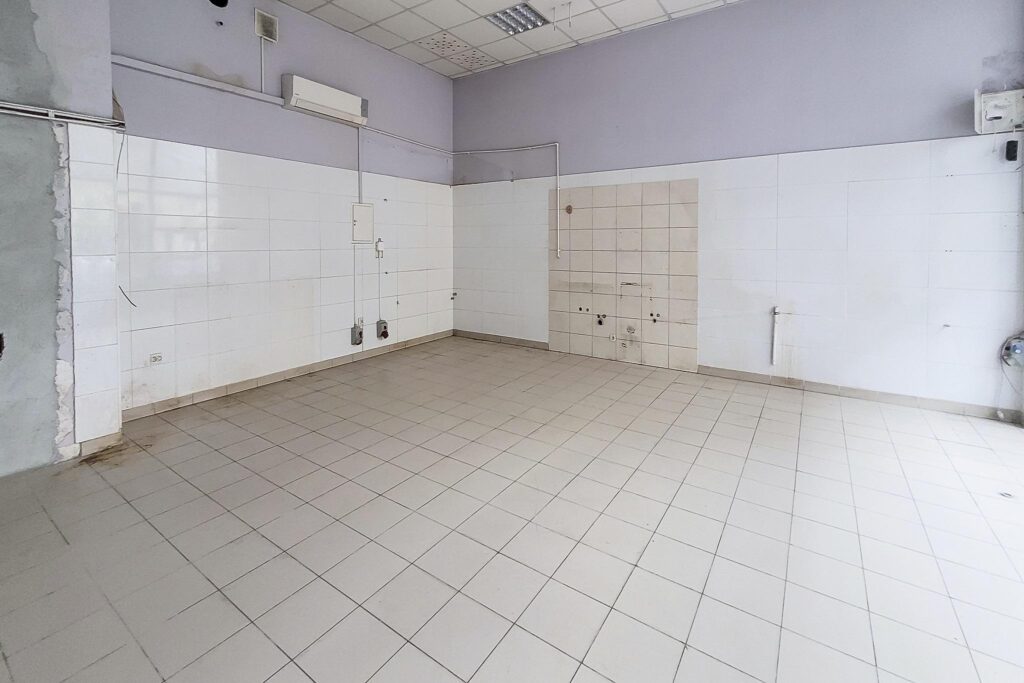 Lokal na parterze kamienicy w centrum na wynajem - zdjęcie 5