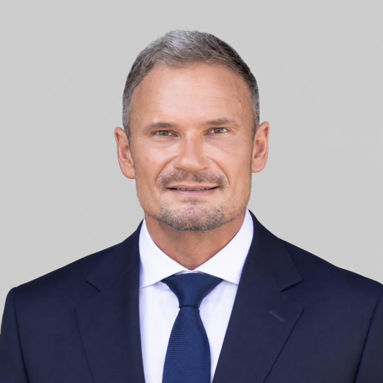 Łukasz Panasiuk  - Dyrektor Oddziału - Freedom