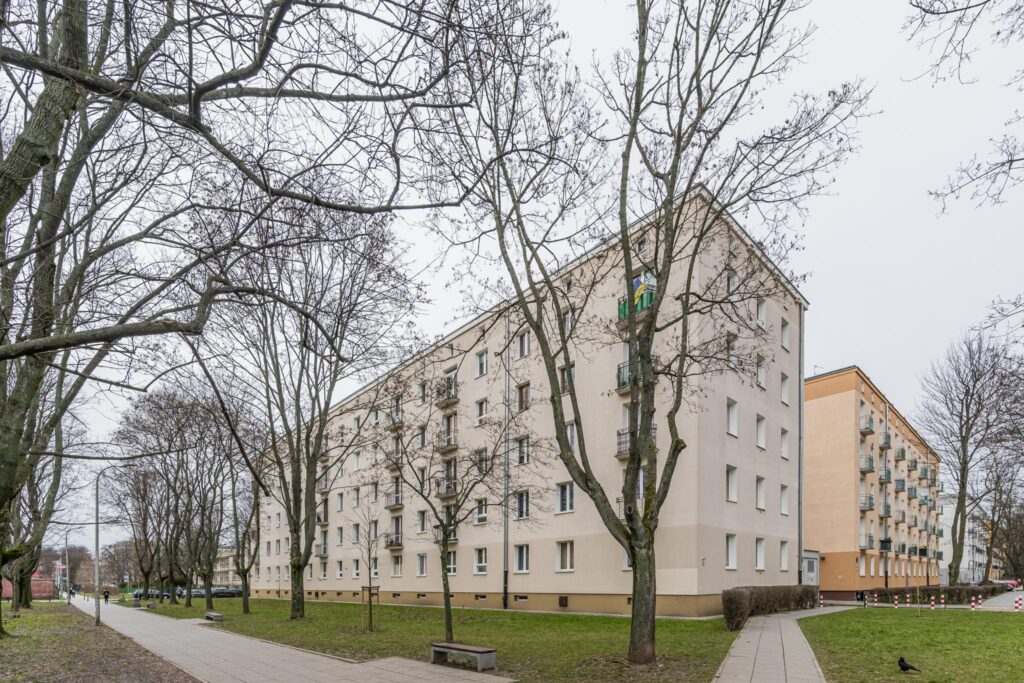 Kawalerka z balkonem w kamienicy na Szczęśliwicach - zdjęcie 1