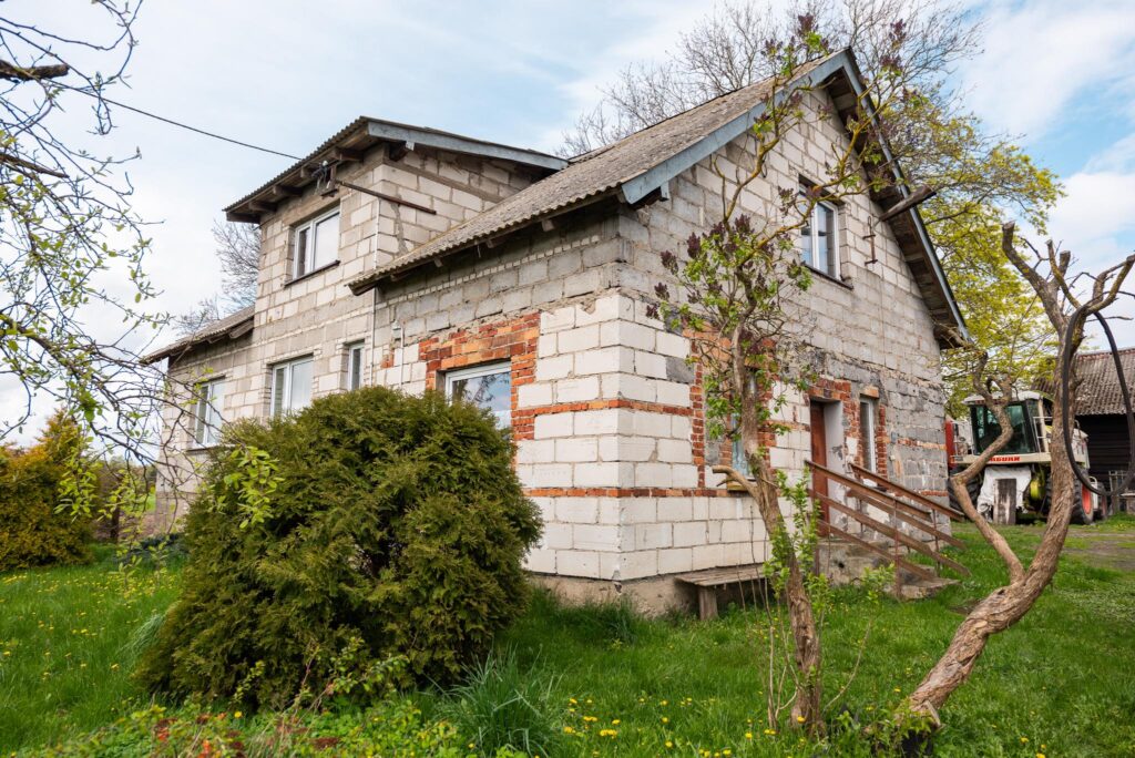 Dom wolnostojący do remontu 127 m2 w cenie działki - zdjęcie 2