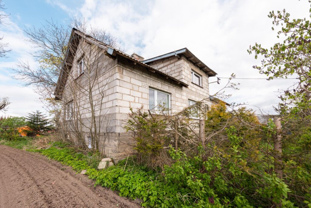 Dom wolnostojący do remontu 127 m2 w cenie działki - zdjęcie 4