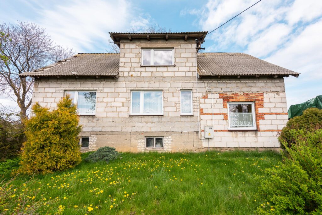 Dom wolnostojący do remontu 127 m2 w cenie działki - zdjęcie 1