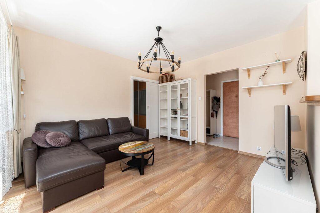 REZERWACJA Ładne 2.pokojowe mieszkanie z balkonem - zdjęcie 1