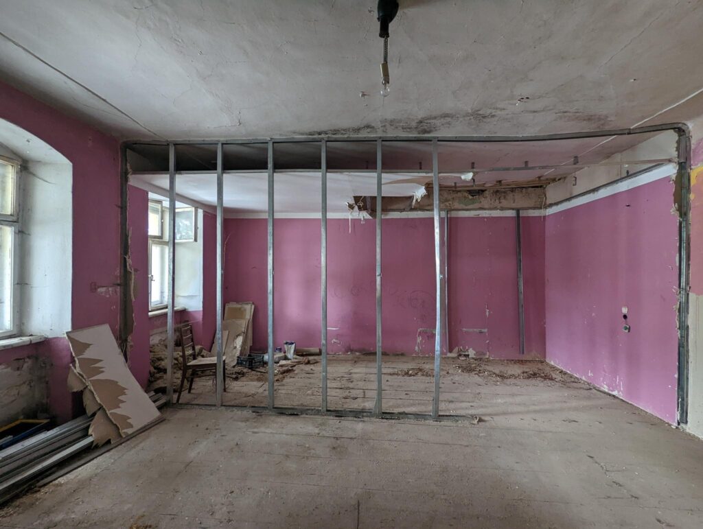Lokal mieszkaniowy do kompletnego remontu - zdjęcie 4
