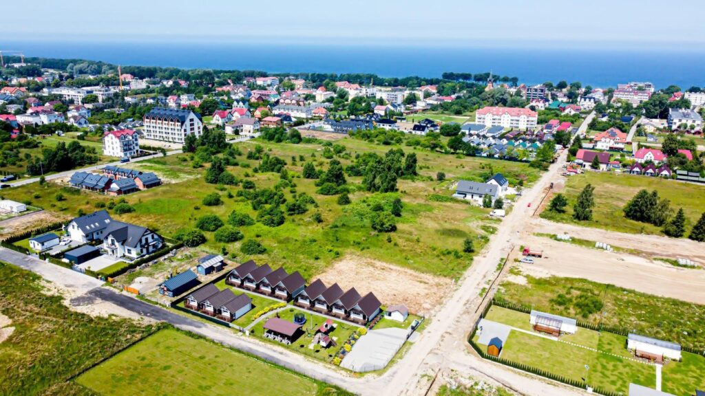 Ustronie Mor., działka budowlana mieszk/usługowa - zdjęcie 1