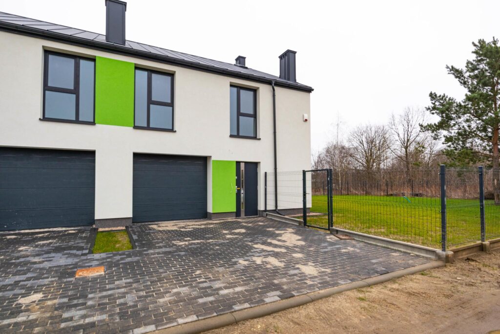 Dom w zabudowie bliźniaczej  gotowy do odbioru!!!! - zdjęcie 1