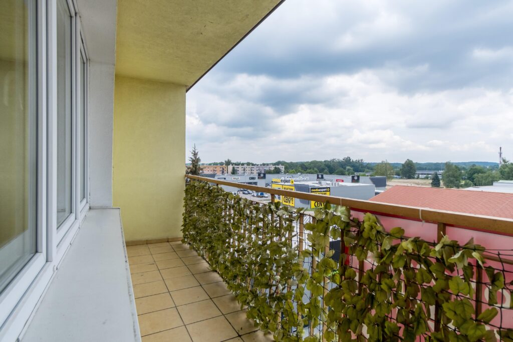 Przestronne trzy pokojowe mieszkanie - zdjęcie 2