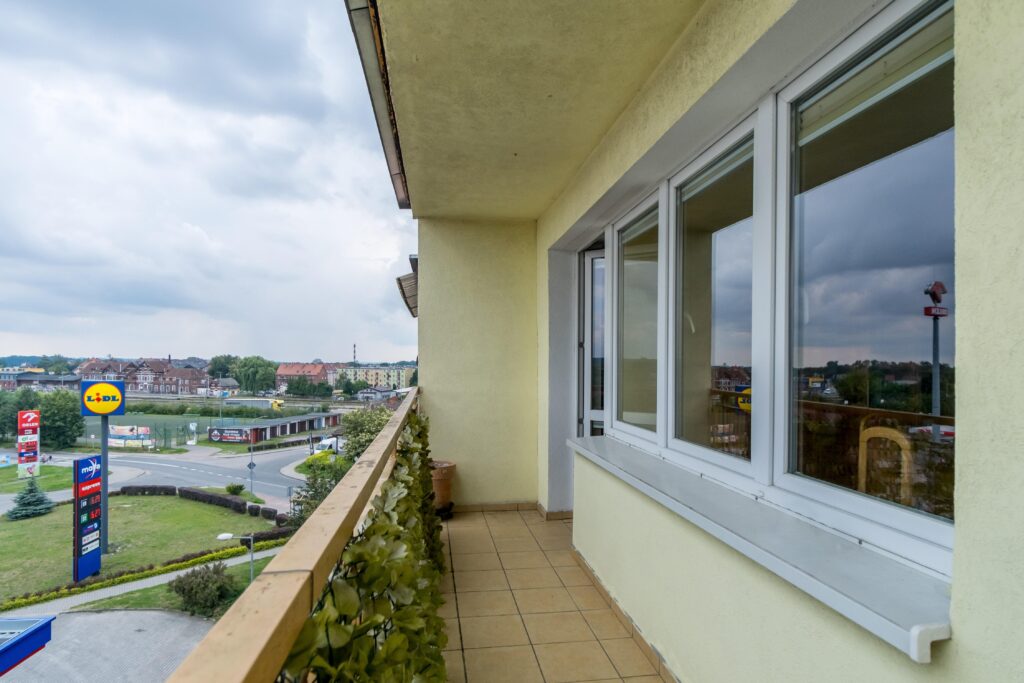 Przestronne trzy pokojowe mieszkanie - zdjęcie 8