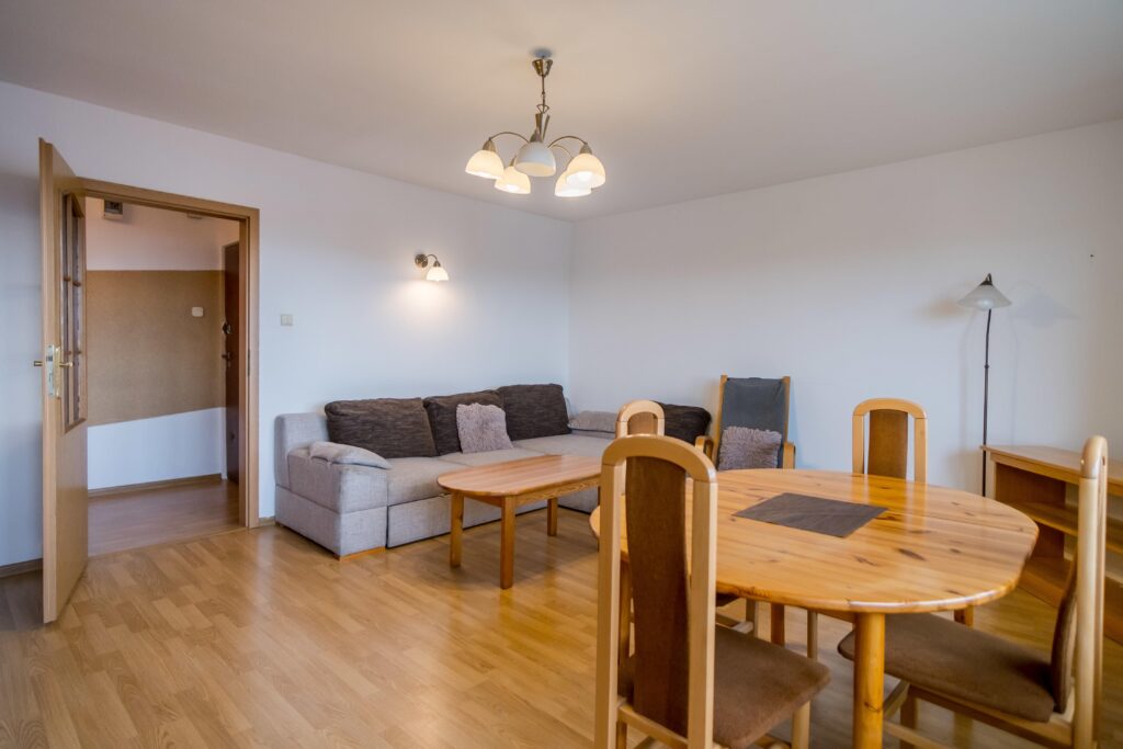 Przestronne trzy pokojowe mieszkanie - zdjęcie 6