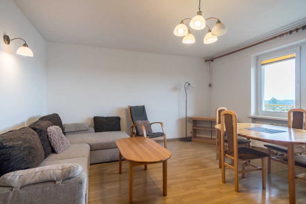 Przestronne trzy pokojowe mieszkanie - zdjęcie 3