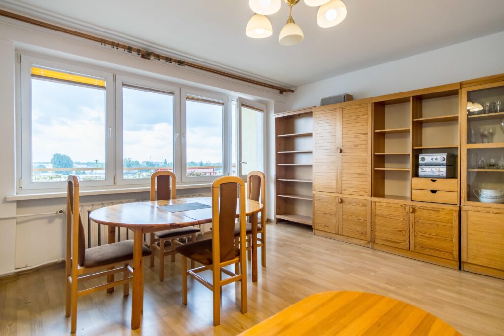 Przestronne trzy pokojowe mieszkanie - zdjęcie 5