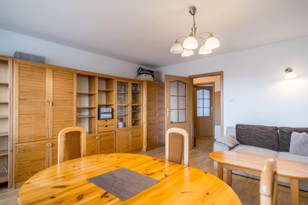 Przestronne trzy pokojowe mieszkanie - zdjęcie 1