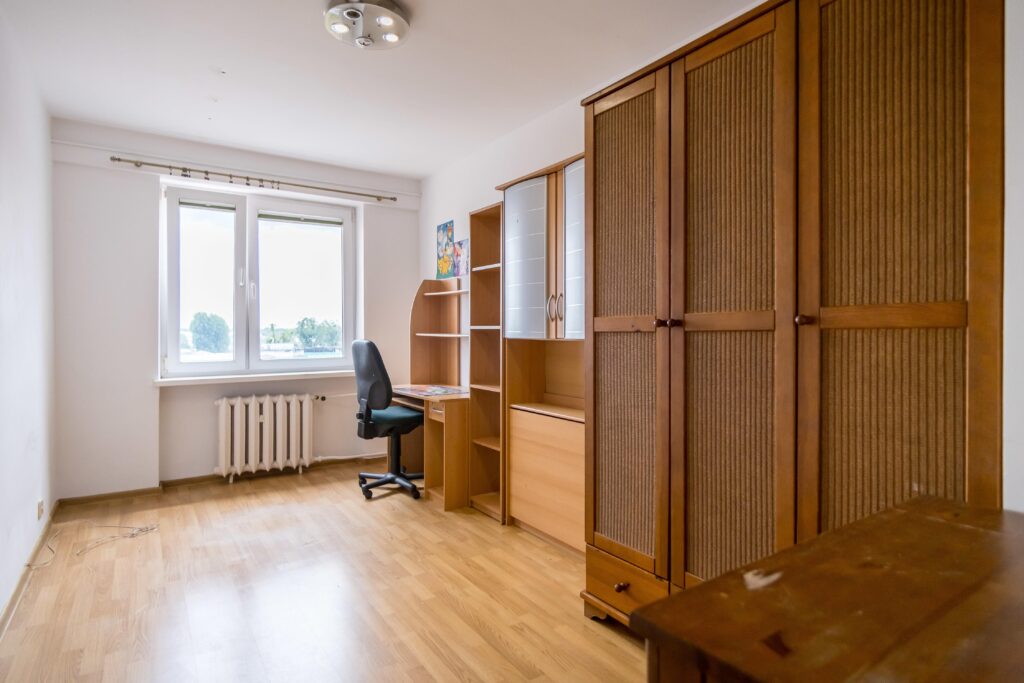 Przestronne trzy pokojowe mieszkanie - zdjęcie 4