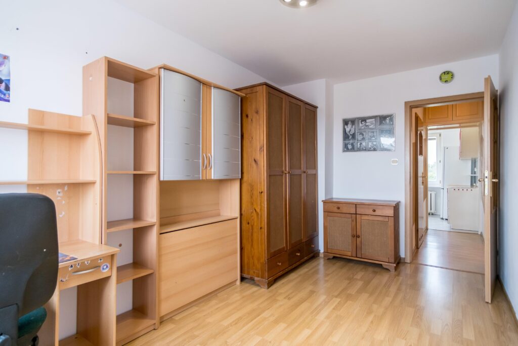 Przestronne trzy pokojowe mieszkanie - zdjęcie 9