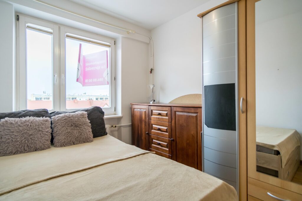 Przestronne trzy pokojowe mieszkanie - zdjęcie 7