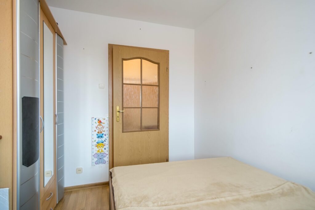 Przestronne trzy pokojowe mieszkanie - zdjęcie 27