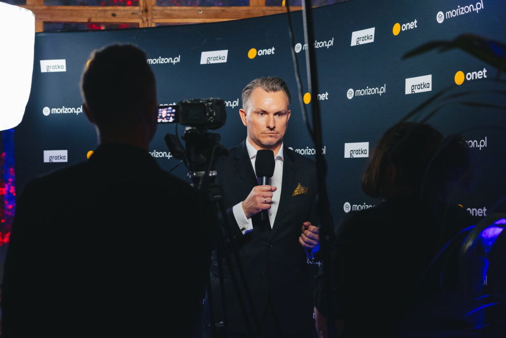 Prezes Grupy Morizon-Gratka, Łukasz Szymak, podczas wywiadu po rozdaniu nagród Wizjery 2024