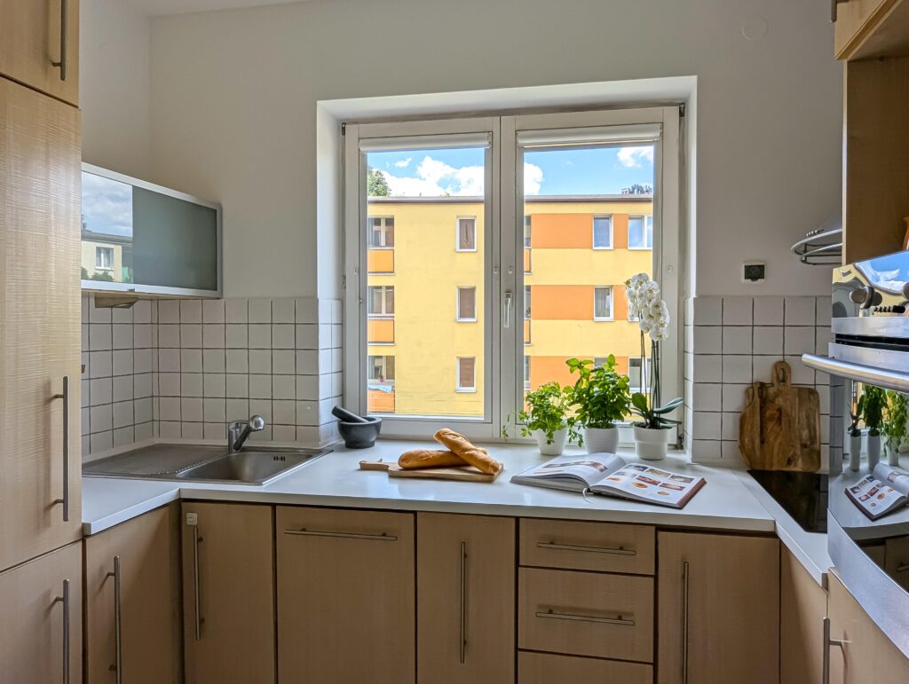 Trzy pokoje gotowe do wprowadzenia, garaż - zdjęcie 2