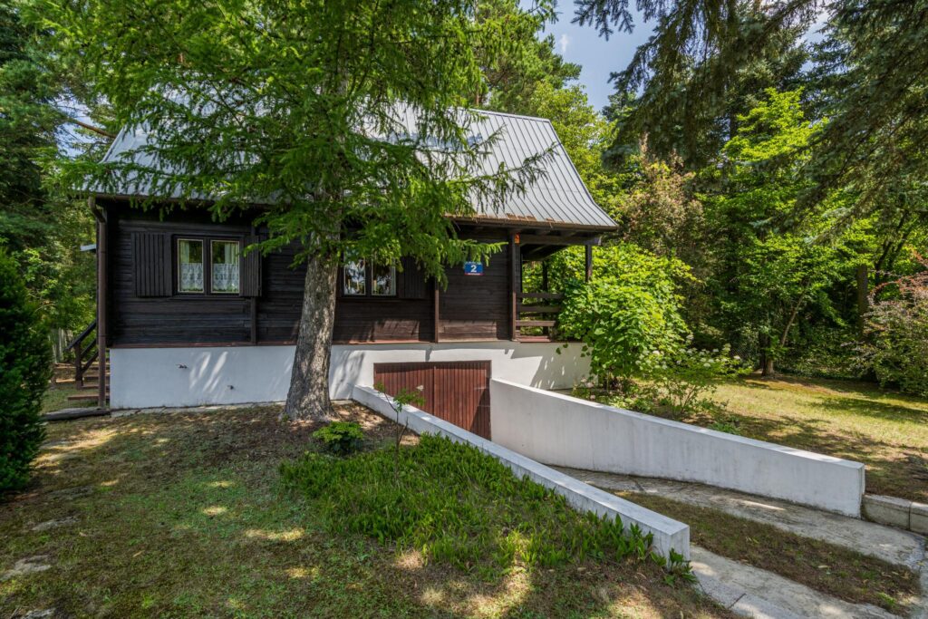 Malownicza działka z domem i garażem w Skrzeszewie - zdjęcie 1